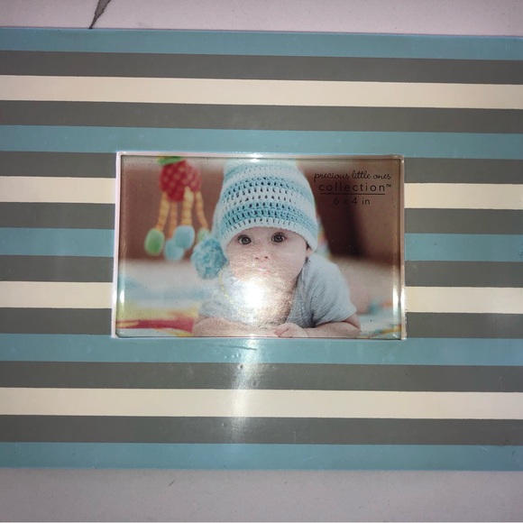Picture Frame & Handmade Baby Hat Set - Picture 2 of 5